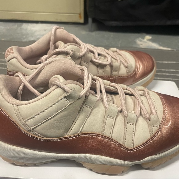Air Jordan Retro 11 Rose Gold - Picture 2 of 4